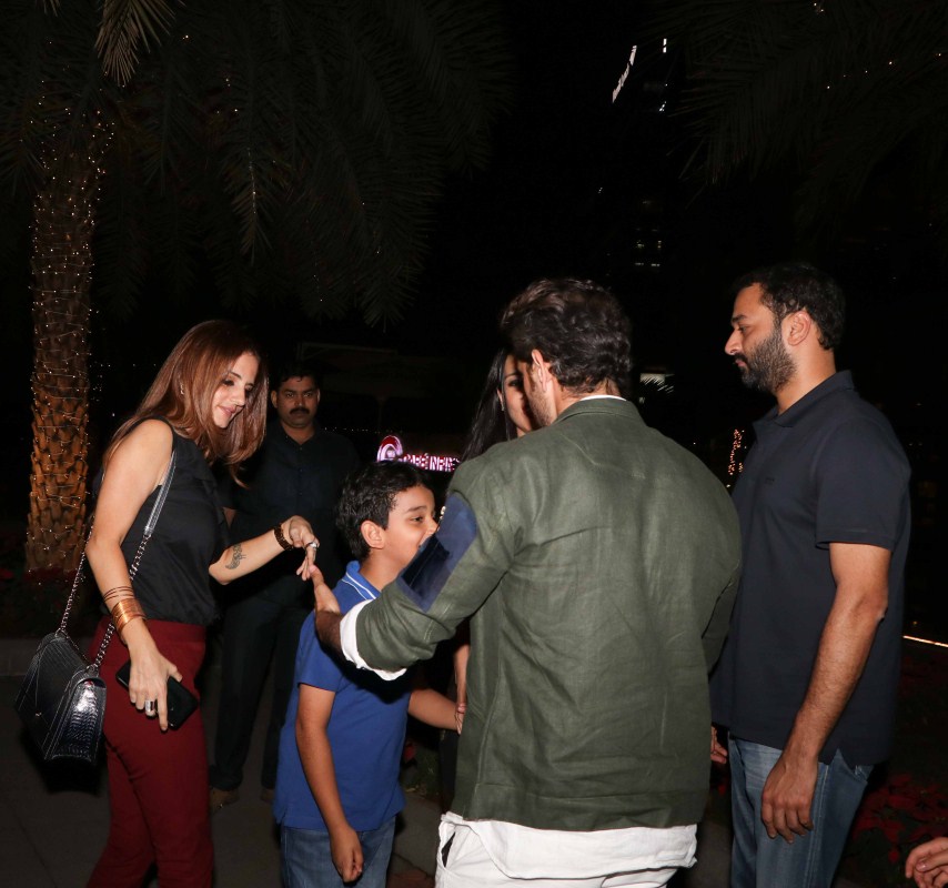Photos of Bollywood actress Hrithik Roshan along with Sussanne Khan and Kids spotted at Bandra. Hrithik Roshan,Hrithik Roshan with Kids,Hrithik Roshan spotted at Bandra,Hrithik Roshan new pics,Hrithik Roshan new images,Hrithik Roshan new photos,Hrithik Roshan new stills,Sussanne Khan,Hrithik Roshan and Sussanne Khan