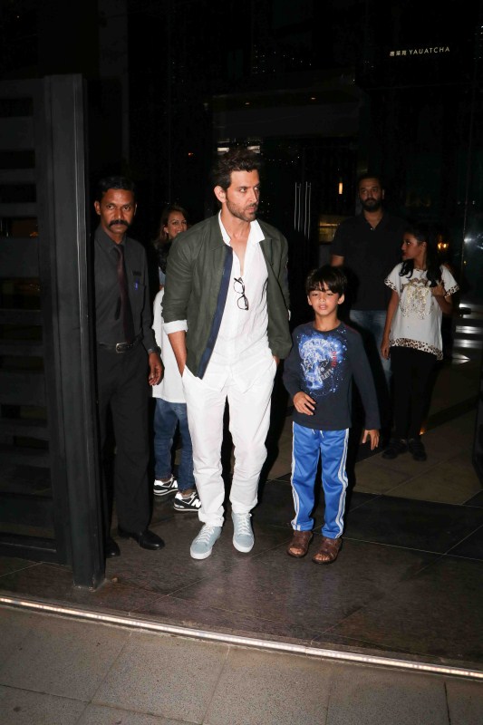 Photos of Bollywood actress Hrithik Roshan along with Sussanne Khan and Kids spotted at Bandra. Hrithik Roshan,Hrithik Roshan with Kids,Hrithik Roshan spotted at Bandra,Hrithik Roshan new pics,Hrithik Roshan new images,Hrithik Roshan new photos,Hrithik Roshan new stills,Sussanne Khan,Hrithik Roshan and Sussanne Khan