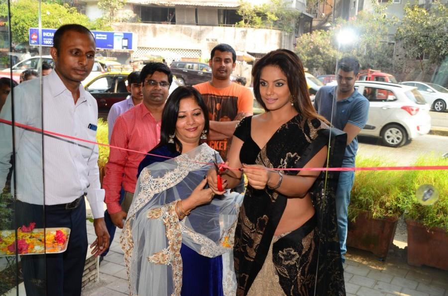 Bollywood actress Neetu Chandra attends MS. Sandhya Singh's designer collection Store Launch. Neetu Chandra,Sandhya Singh,Hot Neetu Chandra,MS. Sandhya Singh's designer collection,Sandhya Singh's designer collection,Sandhya Singh designer collection,Sandhya Singh designer collection store launch,actress Neetu Chandra