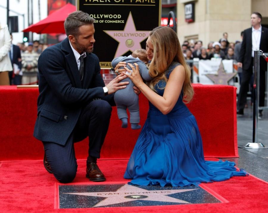 Actor Ryan Reynolds hands over his daughter to his wife Blake Lively as they pose on his star on the Hollywood Walk of Fame in Hollywood, California U.S., December 15, 2016. Ryan Reynolds,Blake Lively,Ryan Reynolds and Blake Lively,Ryan Reynolds and Blake Lively daughters,Ryan Reynolds daughters,Blake Lively daughters