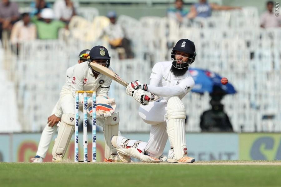 Indian Team: Murali Vijay, Lokesh Rahul, Cheteshwar Pujara, Virat Kohli (captain), Karun Nair, Parthiv Patel(wicketkeeper), Ravichandran Ashwin, Ravindra Jadeja, Amit Mishra, Umesh Yadav, Ishant Sharma. England win toss,England vs India,India vs England,India vs England Test Series,India vs England Fifth Test,India vs England pics,India vs England images,India vs England photos,India vs England stills,India vs England pictures