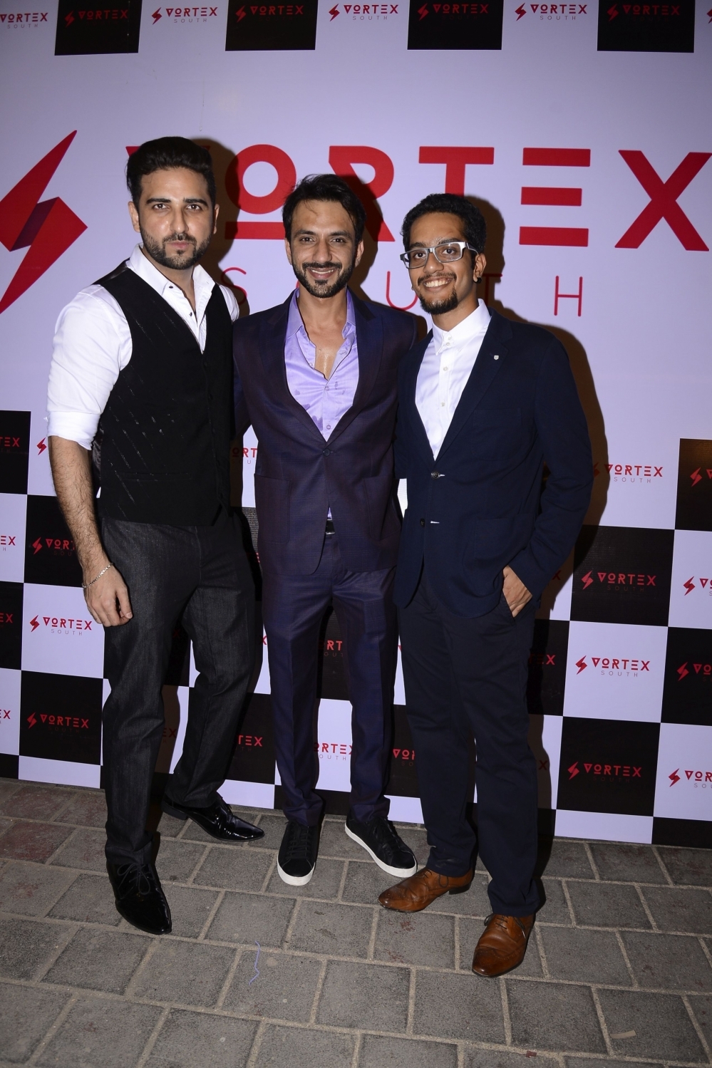 DJ Tarun Makhijani, Dj Ali Merchant during the unveil a fusion bar in Mumbai, on Dec 14, 2016. Unveil of a fusion bar,fusion bar,DJ Tarun Makhijani,Dj Ali Merchant,Rohit Roy,Manasi Joshi Roy,Madhura Naik,Sonali Raut,Nia Sharmal