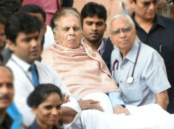 Bollywood veteran actor Dilip Kumar along with his wife Saira Banu after being discharged from the Lilavati Hospital, in Mumbai on December 15, 2016. The 94-year-old actor was admitted to Hospital on December 7 after he complained of swelling in one of his legs. Dilip Kumar,actor Dilip Kumar,Dilip Kumar discharged from hospital,Dilip Kumar discharged from Lilavati hospital,Lilavati Hospital,Dilip Kumar latest pics,Dilip Kumar latest images,Dilip Kumar latest photos,Dilip Kumar latest stills,Dilip Kumar latest pic