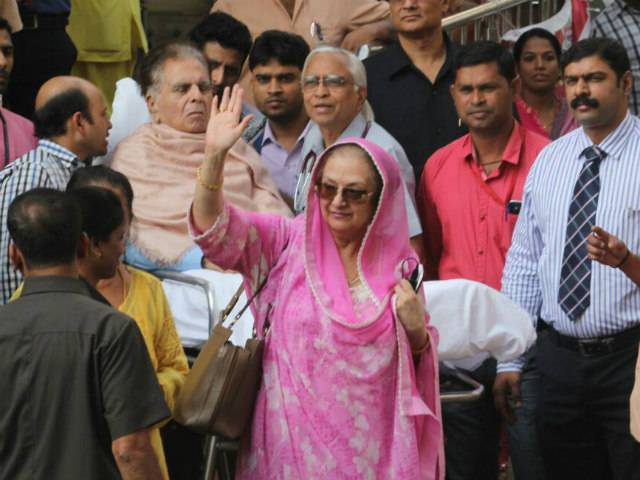 Bollywood veteran actor Dilip Kumar along with his wife Saira Banu after being discharged from the Lilavati Hospital, in Mumbai on December 15, 2016. The 94-year-old actor was admitted to Hospital on December 7 after he complained of swelling in one of his legs. Dilip Kumar,actor Dilip Kumar,Dilip Kumar discharged from hospital,Dilip Kumar discharged from Lilavati hospital,Lilavati Hospital,Dilip Kumar latest pics,Dilip Kumar latest images,Dilip Kumar latest photos,Dilip Kumar latest stills,Dilip Kumar latest pic