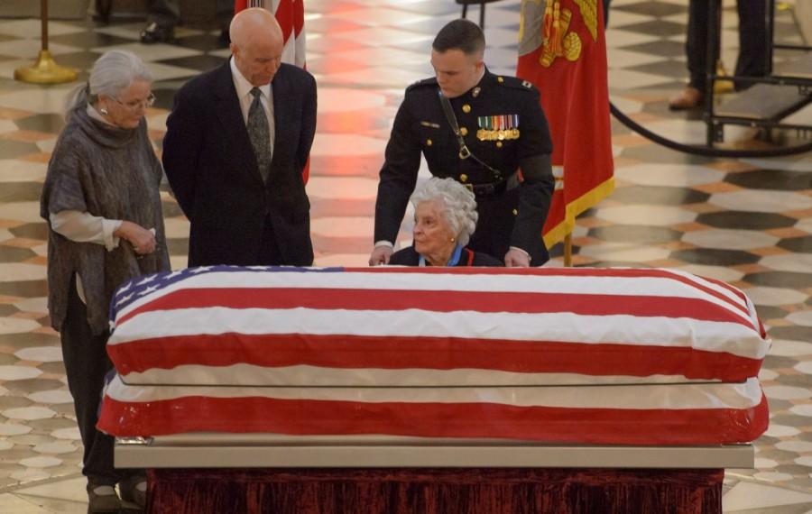 Family of former astronaut and U.S. Senator John Glenn, daughter Lyn Glenn, son David Glenn, and wife Annie Glenn pay their respects as John Glenn lies in repose, under a United States Marine honor guard, in the Rotunda of the Ohio Statehouse in Columbus, Ohio, U.S., December 16, 2016. John Glenn,last respect John Glenn,John Glenn in Ohio,U.S. Sen. John Glenn,astronaut John Glenn,Ohio Statehouse
