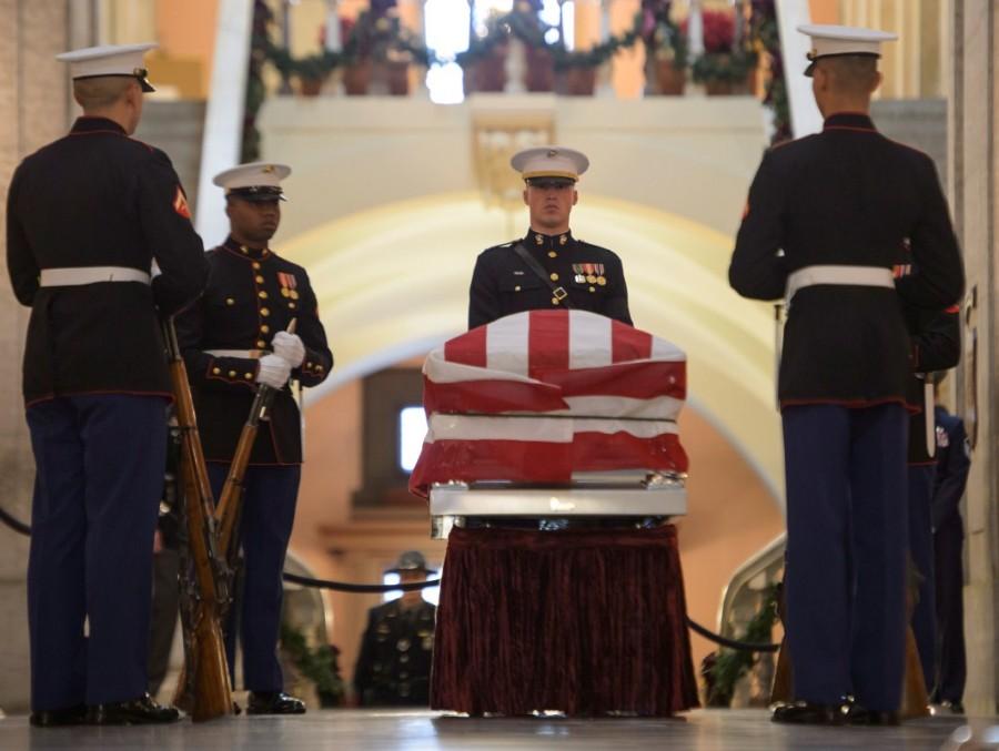 Former astronaut and U.S. Senator John Glenn lies in repose, under a United States Marine honor guard, in the Rotunda of the Ohio Statehouse in Columbus, Ohio, U.S., December 16, 2016. John Glenn,last respect John Glenn,John Glenn in Ohio,U.S. Sen. John Glenn,astronaut John Glenn,Ohio Statehouse