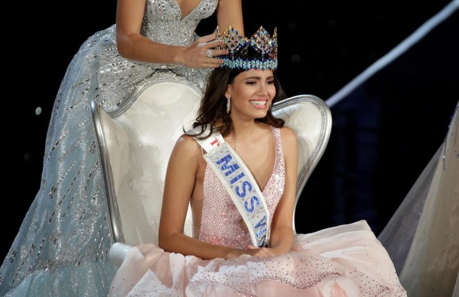 Miss Puerto Rico Stephanie Del Valle is crowned after winning the Miss World 2016 Competition in Oxen Hill, Maryland, U.S., December 18, 2016. Stephanie del Valle,Puerto Rico,Puerto Rican Stephanie Del Valle,Miss World 2016,miss world 2016 Miss Puerto Rico Stephanie Del Valle,Miss World 2016 winner,miss world 2016 grand finale