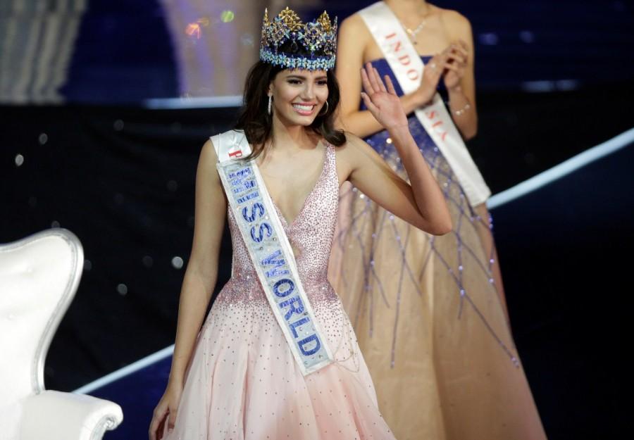 Miss Puerto Rico Stephanie Del Valle waves after winning the Miss World 2016 Competition in Oxen Hill, Maryland, U.S., December 18, 2016. Stephanie del Valle,Puerto Rico,Puerto Rican Stephanie Del Valle,Miss World 2016,miss world 2016 Miss Puerto Rico Stephanie Del Valle,Miss World 2016 winner,miss world 2016 grand finale