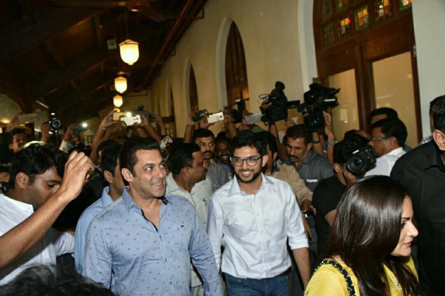 Actor Salman Khan and Yuva Sena president Aditya Thackeray during the launch of anti open-defecation campaign in Mumbai on Dec. 17, 2016. Salman Khan,Salman Khan launches anti open-defecation campaign,actor Salman Khan,anti open-defecation campaign,Salman Khan latest pics,Salman Khan latest images,Salman Khan latest photos,Salman Khan latest stills,Salman Khan latest pictures
