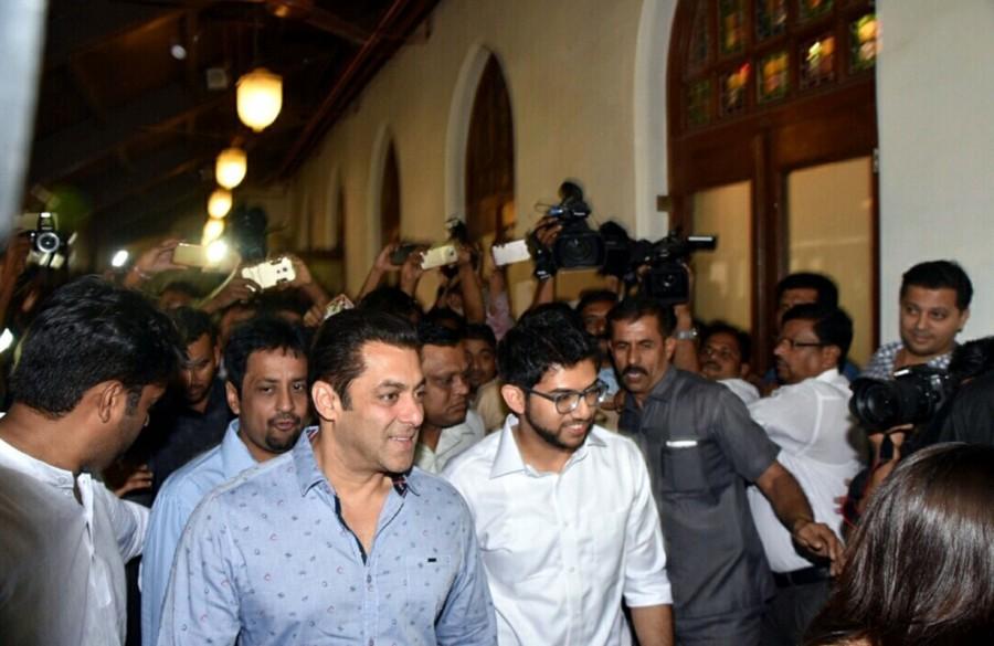 Actor Salman Khan and Yuva Sena president Aditya Thackeray during the launch of anti open-defecation campaign in Mumbai on Dec. 17, 2016. Salman Khan,Salman Khan launches anti open-defecation campaign,actor Salman Khan,anti open-defecation campaign,Salman Khan latest pics,Salman Khan latest images,Salman Khan latest photos,Salman Khan latest stills,Salman Khan latest pictures