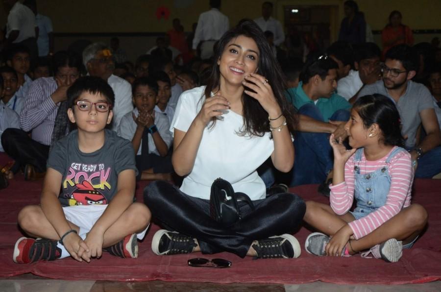 Actress Shriya Saran participates in AGP World CSR initiative with BMC school students and British dance troupe STOMP at NM Joshi Municipal School at Lower Parel, in Mumbai, on Dec 17, 2016. Shriya Saran,AGP World CSR initiative with BMC students,actress Shriya Saran,Shriya Saran latest pics,Shriya Saran latest images,Shriya Saran latest photos,Shriya Saran latest stills,Shriya Saran latest pictures