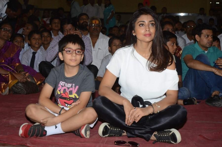 Actress Shriya Saran participates in AGP World CSR initiative with BMC school students and British dance troupe STOMP at NM Joshi Municipal School at Lower Parel, in Mumbai, on Dec 17, 2016. Shriya Saran,AGP World CSR initiative with BMC students,actress Shriya Saran,Shriya Saran latest pics,Shriya Saran latest images,Shriya Saran latest photos,Shriya Saran latest stills,Shriya Saran latest pictures