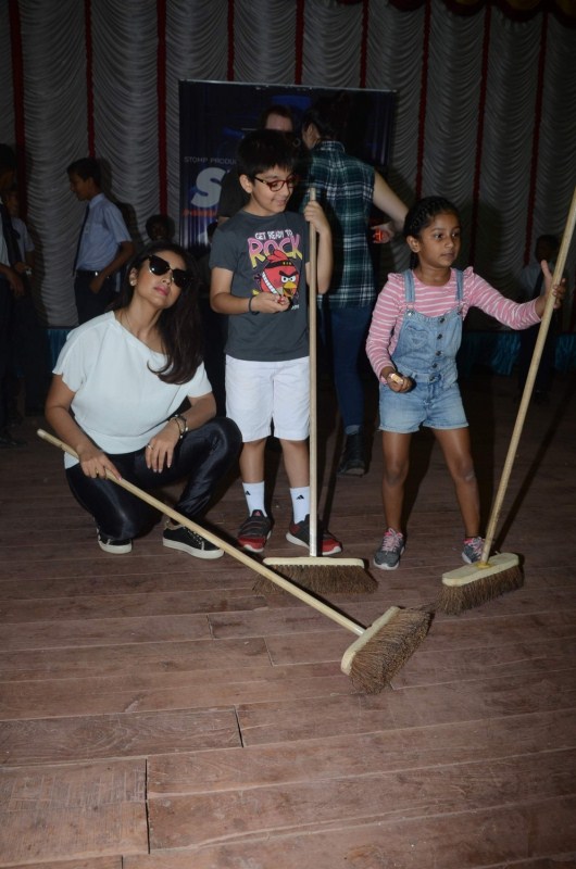 Actress Shriya Saran participates in AGP World CSR initiative with BMC school students and British dance troupe STOMP at NM Joshi Municipal School at Lower Parel, in Mumbai, on Dec 17, 2016. Shriya Saran,AGP World CSR initiative with BMC students,actress Shriya Saran,Shriya Saran latest pics,Shriya Saran latest images,Shriya Saran latest photos,Shriya Saran latest stills,Shriya Saran latest pictures