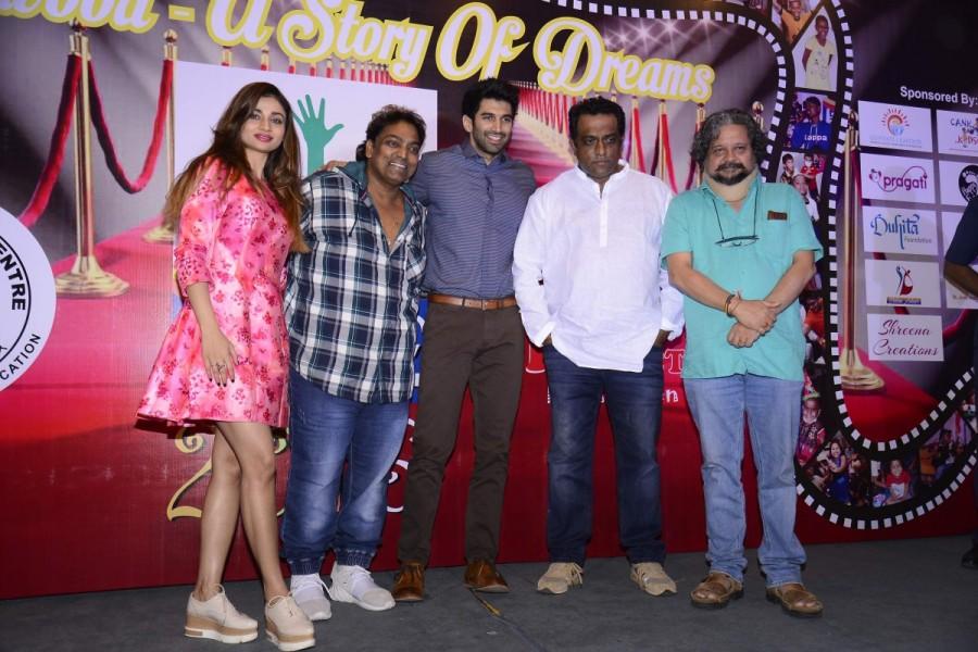Bollywood actor Aditya Roy Kapur celebrate Christmas with cancer affected children. Aditya Roy Kapur,Christmas,Christmas celebrations,Christmas celebrations with cancer affected children,actor Aditya Roy Kapur,Aditya Roy Kapur pics,Aditya Roy Kapur images,Aditya Roy Kapur photos,Aditya Roy Kapur stills,Aditya Roy Kapur pictures