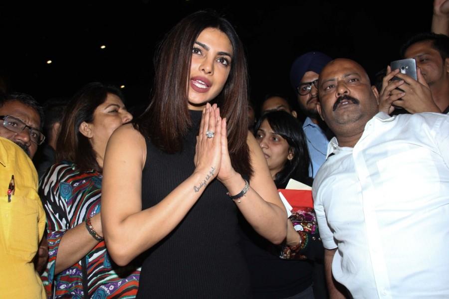 Bollywood actress Priyanka Chopra spotted at the Mumbai airport. Priyanka Chopra,Priyanka Chopra at Mumbai airport,Priyanka Chopra in Mumbai airport,actress Priyanka Chopra,Priyanka Chopra returns India,Priyanka Chopra pics,Priyanka Chopra images,Priyanka Chopra photos,Priyanka Chopra stills,Priyanka Chopra pictures