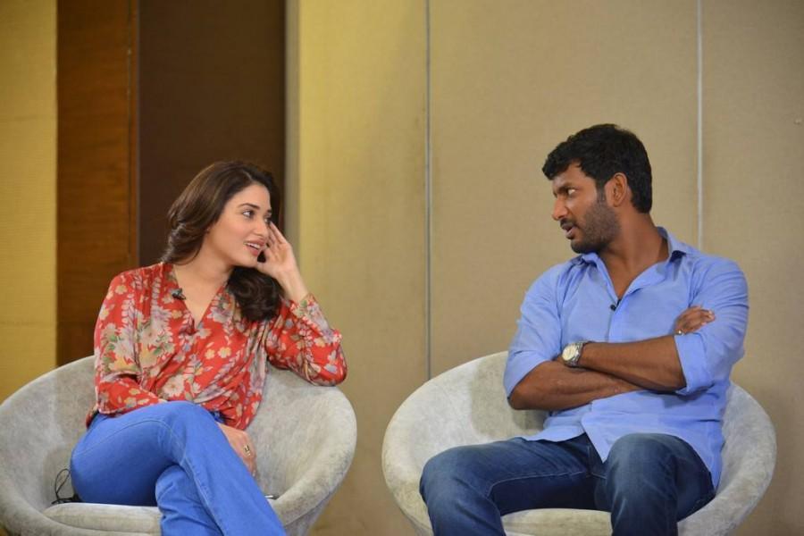 Telugu movie Okkadochadu press meet held in Hyderabad. Celebs like Actor Vishal and Actress Tamannaah Bhatia graced the event. Vishal,Tamannaah Bhatia,Tamannaah,Okkadochadu,Okkadochadu press meet,Okkadochadu press meet pics,Okkadochadu press meet images,Okkadochadu press meet photos,Okkadochadu press meet stills,Okkadochadu press meet pictures