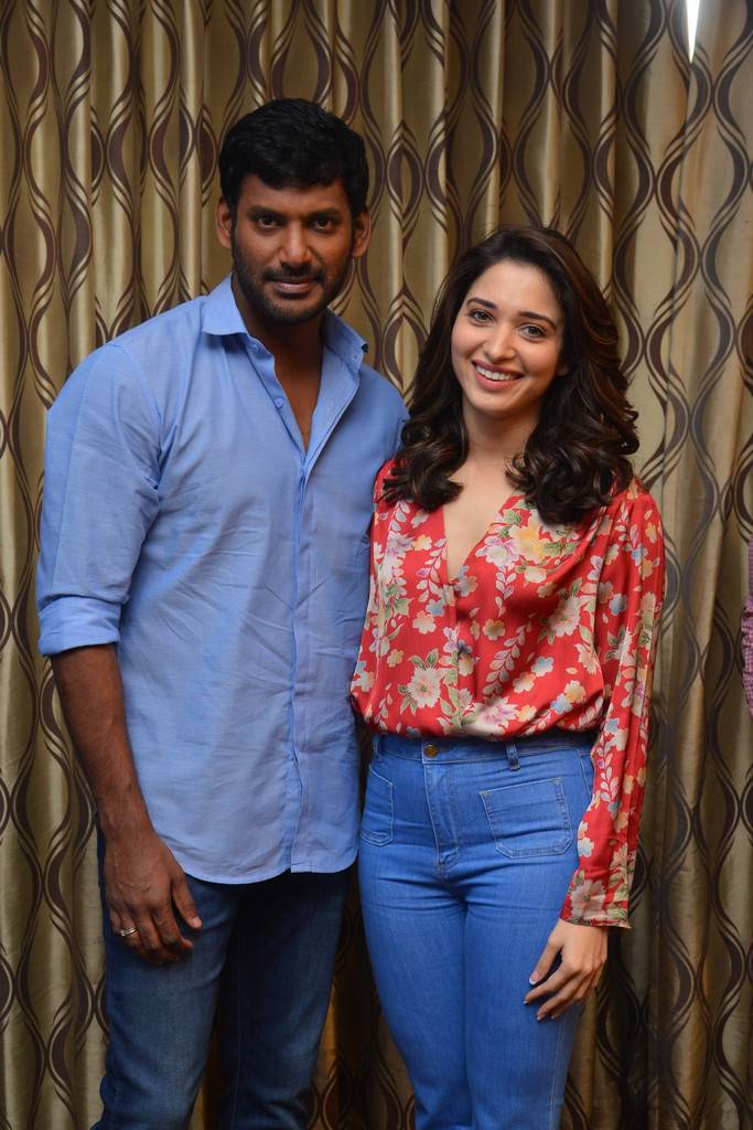 Telugu movie Okkadochadu press meet held in Hyderabad. Celebs like Actor Vishal and Actress Tamannaah Bhatia graced the event. Vishal,Tamannaah Bhatia,Tamannaah,Okkadochadu,Okkadochadu press meet,Okkadochadu press meet pics,Okkadochadu press meet images,Okkadochadu press meet photos,Okkadochadu press meet stills,Okkadochadu press meet pictures