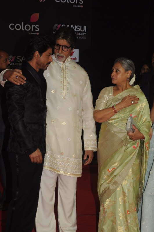 Bollywood actor Shah Rukh Khan spotted with Amitabh Bachchan, Jaya Bachchan and Aishwarya Rai Bachchan at Sansui COLORS Stardust Awards. Shah Rukh Khan,Amitabh Bachchan,Jaya Bachchan,Aishwarya Rai Bachchan,Aishwarya Rai,SRK,Shah Rukh Khan and Aishwarya Rai,Shah Rukh Khan with Aishwarya Rai,Sansui COLORS Stardust Awards,Sansui COLORS Stardust Awards 2016