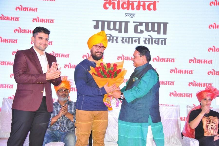 Dangal Superstar, Aamir Khan felicitated the winner of the competition and also shared his experience of the movie, his first visit to Kolhapur and lots more with over 2000 people who came for the event at Lokmat printing press in Kolhapur. Aamir Khan,Dangal,Dangal girls,Kushti competition,Kushti competition winner in Kolhapur,actor Aamir Khan,Dangal promotion,Dangal movie promotion