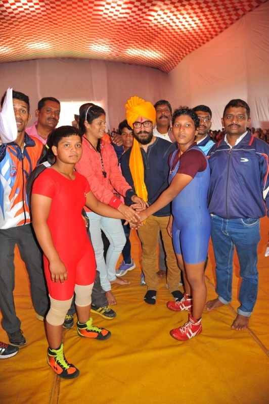 Women participated from various cities converged in Kolhapur for a mega wrestling competition and showcased their wrestling skills against each other. Aamir Khan announced and awarded Kolhapur’s No. 1 Kushti Champion with a silver gadda. He also unveiled trophy for Lokmat’s upcoming initiative – Maharashtra’s Stylish Awards. Aamir Khan,Dangal,Dangal girls,Kushti competition,Kushti competition winner in Kolhapur,actor Aamir Khan,Dangal promotion,Dangal movie promotion