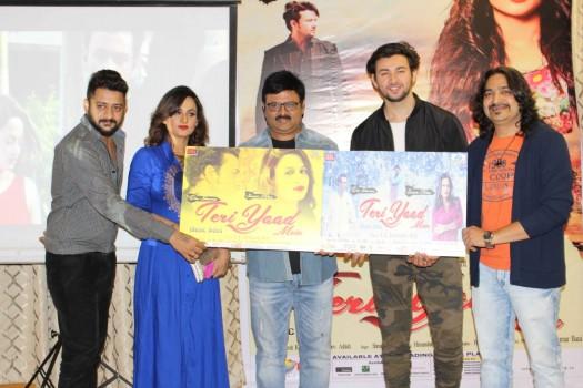 Teri Yaad Mein music launch event held in Mumbai. Celebs like Seema Khan, Dev Sharma, Vinod, Sunny Shah and others graced the event.