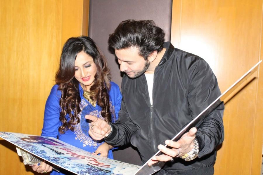 Teri Yaad Mein music launch event held in Mumbai. Celebs like Seema Khan, Dev Sharma, Vinod, Sunny Shah and others graced the event. Seema Khan,Dev Sharma,Vinod,Sunny Shah,Teri Yaad Mein,Teri Yaad Mein music,Teri Yaad Mein music launch,Teri Yaad Mein music launch pics,Teri Yaad Mein music launch images,Teri Yaad Mein music launch photos,Teri Yaad Mein music launch stills,Teri Yaad Mein