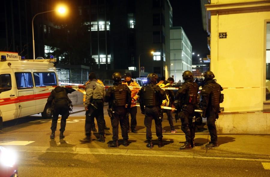 Police stand outside an Islamic center in central Zurich, Switzerland December 19, 2016. Zurich mosque,Zurich mosque shooting,gunman,three worshippers,Zurich mosque shooting motive unclear,Zurich mosque shooting gunman,Zurich police,Gunman in Zurich mosque