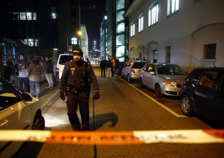 Police stand outside an Islamic center in central Zurich, Switzerland December 19, 2016. Zurich mosque,Zurich mosque shooting,gunman,three worshippers,Zurich mosque shooting motive unclear,Zurich mosque shooting gunman,Zurich police,Gunman in Zurich mosque