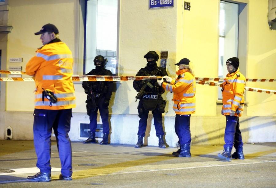 Police stand outside an Islamic center in central Zurich, Switzerland December 19, 2016. Zurich mosque,Zurich mosque shooting,gunman,three worshippers,Zurich mosque shooting motive unclear,Zurich mosque shooting gunman,Zurich police,Gunman in Zurich mosque