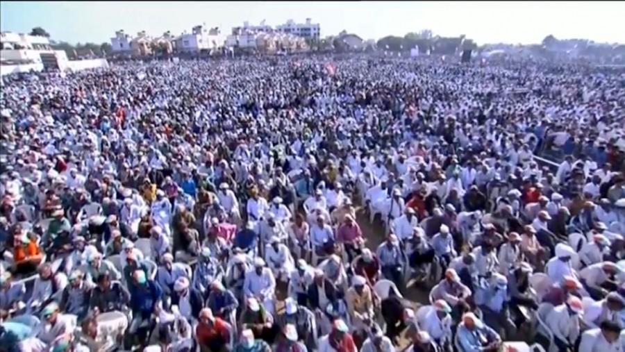Rahul Gandhi addresses rally in Gujarat. Rahul Gandhi,PM Modi,Modi,Narendra Modi,Sahara India,bribe from Sahara India,Rahul Gandhi in Gujarat,Sahara India 9 times in 6 months,black money