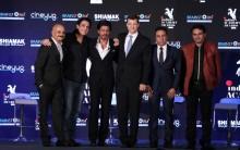 Bollywood actor Shahrukh Khan with Bollywood choreographer Shiamak Davar (L) U.S. Consul General Thomas L Vajda and Aly Morani, Director of Cineyug Films Pvt Ltd (R) during the press conference to announce the launching of Indian Academy Awards (IAA) in Mumbai, India on December 21, 2016.