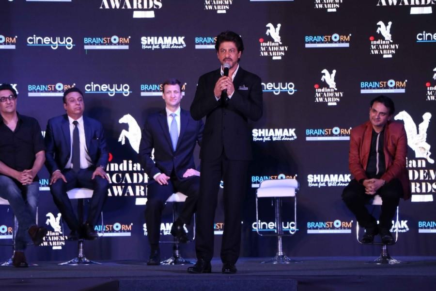 Bollywood actor Shahrukh Khan during the press conference to announce the launching of Indian Academy Awards (IAA) in Mumbai, India on December 21, 2016. Shahrukh Khan,actor Shahrukh Khan,IAA Awards,Indian Academy Awards,Kabir Khan's wife Mini Mathur,Mini Mathur,Shiamak Davar,Aly Morani