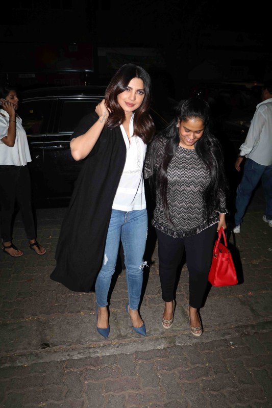 Bollywood actress Priyanka Chopra, Arpita Khan and Sohail Khan snapped post dinner at Hakkasan Restaurant in Mumbai. Priyanka Chopra,Arpita Khan,Priyanka Chopra and Arpita Khan,Sohail Khan,Hakkasan Restaurant,Priyanka Chopra pics,Priyanka Chopra images,Priyanka Chopra photos,Priyanka Chopra stills,Priyanka Chopra pictures