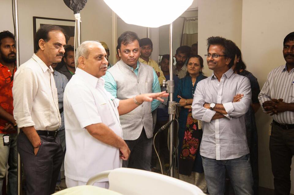 Gujarat Deputy Chief Minister Nitinbhai Patel meets Mahesh Babu and AR Murugadoss at the shooting of Mahesh 23 in Ahmedabad. Mahesh 23,Mahesh23,Mahesh Babu,AR Murugadoss,Mahesh Babu and AR Murugadoss,Nitinbhai Patel,Deputy Chief Minister Nitinbhai Patel,Mahesh 23 on the sets,Mahesh 23 shotting
