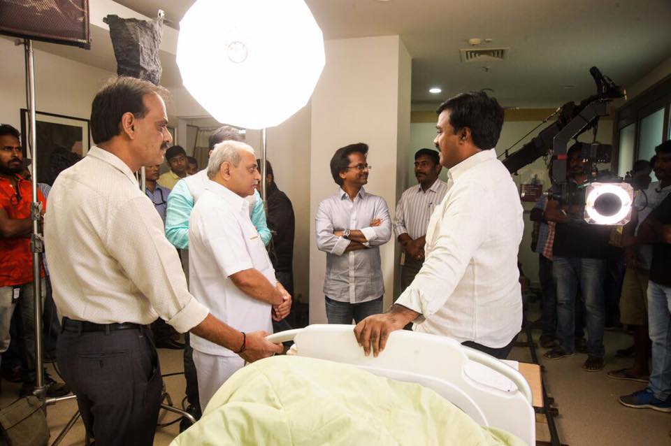 Gujarat Deputy Chief Minister Nitinbhai Patel meets Mahesh Babu and AR Murugadoss at the shooting of Mahesh 23 in Ahmedabad. Mahesh 23,Mahesh23,Mahesh Babu,AR Murugadoss,Mahesh Babu and AR Murugadoss,Nitinbhai Patel,Deputy Chief Minister Nitinbhai Patel,Mahesh 23 on the sets,Mahesh 23 shotting