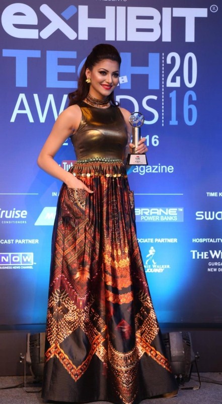 Actress Urvashi Rautela during Exhibit Tech Awards in Gurgaon on Dec 21, 2016. Evelyn Sharma,Urvashi Rautela,Exhibit Tech Awards,Exhibit Tech Awards 2016,Exhibit Tech Awards pics,Exhibit Tech Awards images,Exhibit Tech Awards photos,Exhibit Tech Awards stills,Exhibit Tech Awards pictures