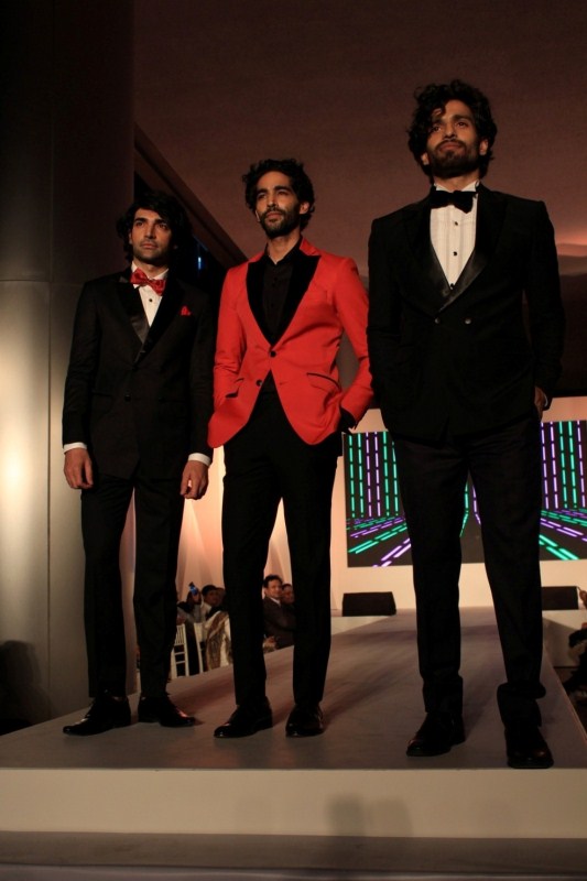 Models display the latest trend from Raymond, while walking the ramp at a fashion show during the final leg of the design competition Wool Runway in Mumbai on Dec 21, 2016. Vaani Kapoor,Ruslaan Mumtaz,Shravan Reddy,Wool Runway 2016,Wool Runway,Wool Runway 2016 pics,Wool Runway 2016 images,Wool Runway 2016 photos,Wool Runway 2016 stills,Wool Runway 2016 pictures