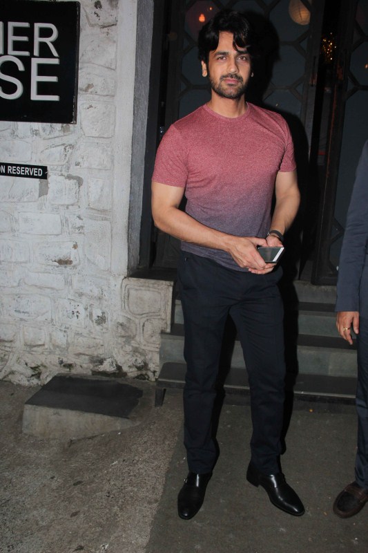 Celebs like Twinkle Khanna, Lara Dutta, Suzanne Roshan, Suraj Pancholi spotted at corner house. Twinkle Khanna,Lara Dutta,Suzanne Roshan,Suraj Pancholi,corner house