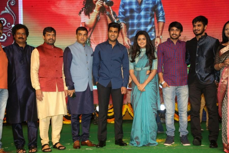 Telugu movie Shatamanam Bhavati audio launch held at Hyderabad.The film features Sharwanand and Anupama Parameswaran in the lead role, while Prakash Raj and Jayasudha are in the supporting characters. Sharwanand,Anupama Parameswaran,Shatamanam Bhavati audio launch,Shatamanam Bhavati audio,Shatamanam Bhavati music,Shatamanam Bhavati audio launch pics,Shatamanam Bhavati audio launch images,Shatamanam Bhavati audio launch photos,Shatamanam Bhavati audio l