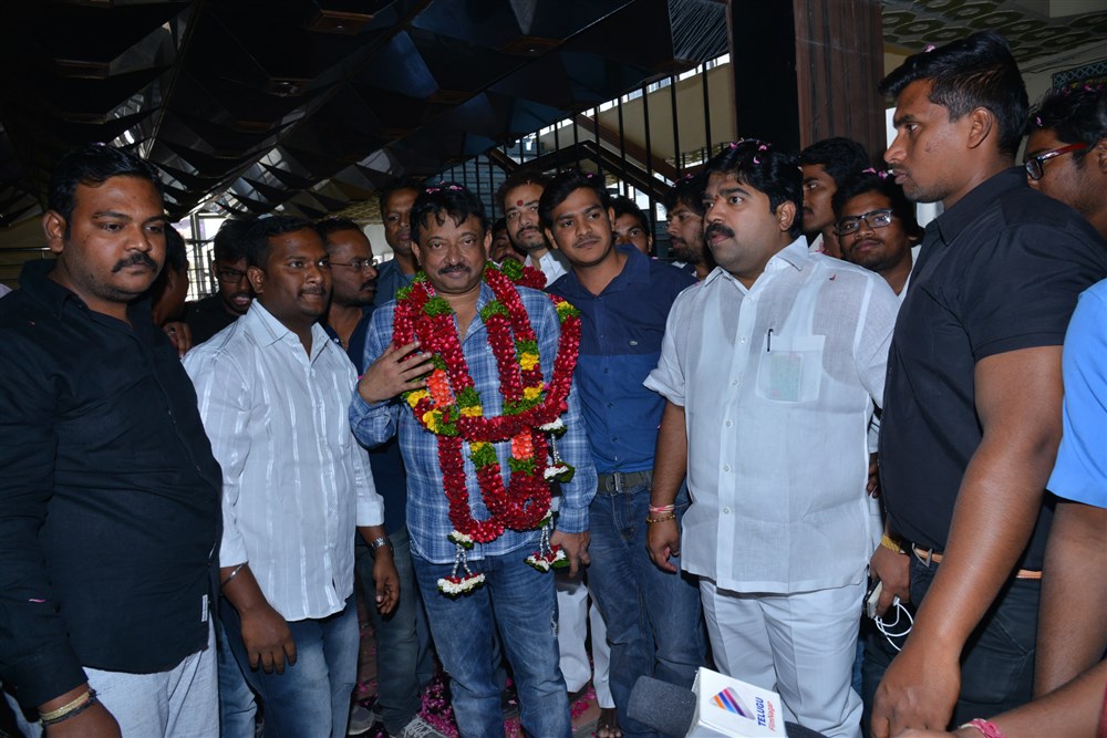 Celebs like Ram Gopal Varma, Naina Ganguly, Shritej, Dasari Kiran Kumar, Vamsi Nakkanti, Vamsee Chaganti and others graced the event. Ram Gopal Varma,Naina Ganguly,Shritej,Dasari Kiran Kumar,Vamsi Nakkanti,Vamsee Chaganti,Vangaveeti movie team,Vangaveeti team,Devi Theater