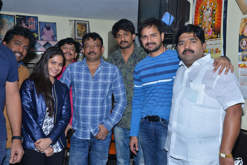 Celebs like Ram Gopal Varma, Naina Ganguly, Shritej, Dasari Kiran Kumar, Vamsi Nakkanti, Vamsee Chaganti and others graced the event. Ram Gopal Varma,Naina Ganguly,Shritej,Dasari Kiran Kumar,Vamsi Nakkanti,Vamsee Chaganti,Vangaveeti movie team,Vangaveeti team,Devi Theater