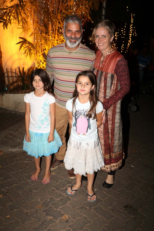 Bollywood actor Aamir Khan and family spotted at Imran Khan's house for party. Aamir Khan,Aamir Khan family,Imran Khan,Imran Khan house party,Imran Khan party,Aamir Khan with his wife,Kiran Rao,Reena Dutta