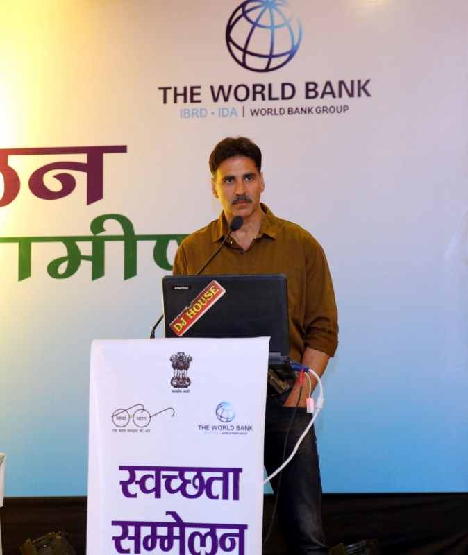 Bollywood actor Akshay Kumar addresses the Swachh Bharat Champions on day-2 of 'Swachhata Sammelan' in Mathura on Dec 22, 2016. Akshay Kumar,actor Akshay Kumar,Swachhata Sammelan,Akshay Kumar addresses the Swachh Bharat Champions,Swachh Bharat Champions,Swachhata Sammelan day 2,Akshay Kumar pics,Akshay Kumar images,Akshay Kumar photos,Akshay Kumar stills,Akshay Kumar pictures