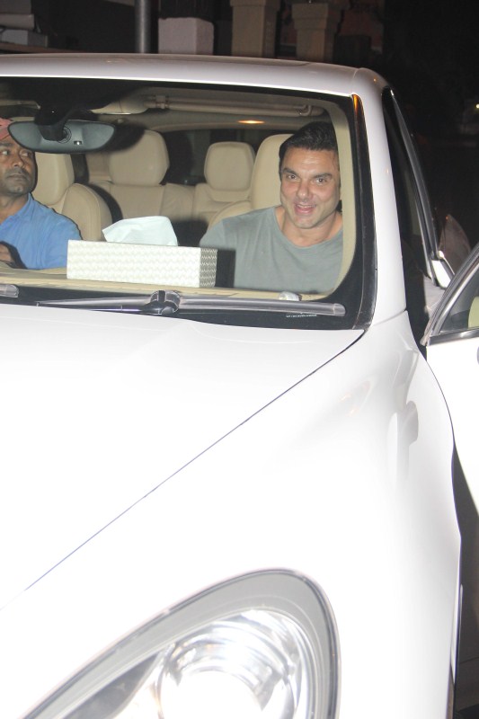 Bollywood celebs like Sohail Khan, Alvira Khan and other spotted at Bandra. Sohail Khan,Alvira Khan,Sohail Khan spotted at Bandra,Alvira Khan spotted at Bandra,Celebs spotted at Bandra,Celebs at Bandra