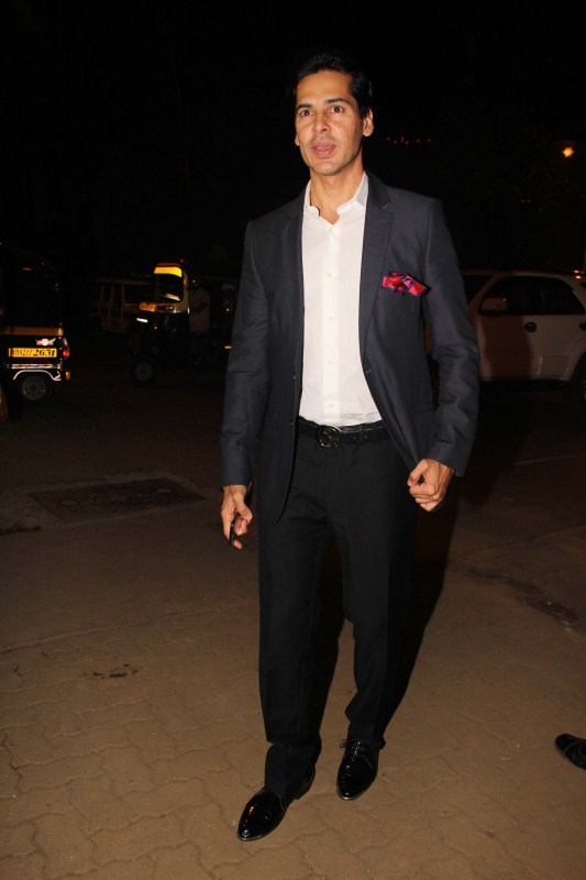 Celebs like Dino Morea and Malaika Arora Khan spotted at Bandra. Dino Morea and Malaika Arora Khan,Dino Morea,Malaika Arora Khan,Dino Morea spotted at Bandra,Malaika Arora Khan spotted at Bandra,Dino Morea at Bandra,Malaika Arora Khan at Bandra