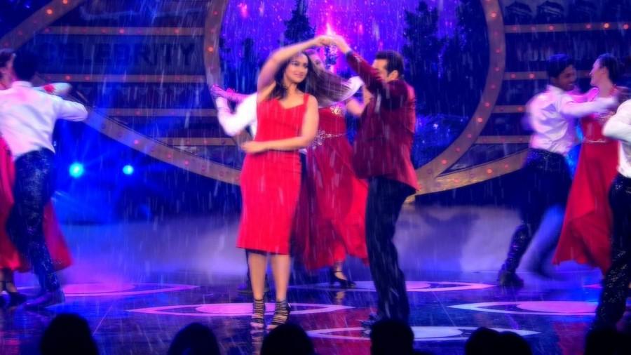 Christmas Special: Bollywood actress Sonakshi Sinha on Salman Khan's Bigg Boss 10 show. Sonakshi Sinha,actress Sonakshi Sinha,Sonakshi Sinha on Bigg Boss 10 show,Bigg Boss 10 show,Bigg Boss 10,Salman Khan,Bigg Boss,Christmas Special,Christmas,Sonakshi Sinha pics,Sonakshi Sinha images,Sonakshi Sinha photos,Sonakshi Sinha stills