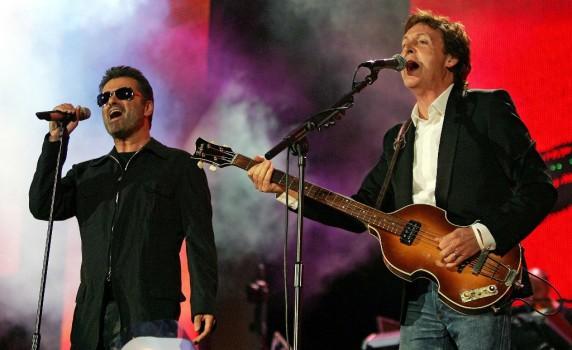 British singers Paul McCartney and George Michael (L) perform at the Live 8 concert in Hyde Park in London, July 2, 2005.