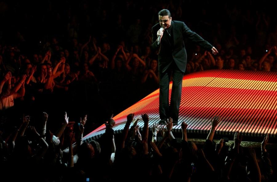 British singer George Michael performs on the first night of the British leg of his tour at the MEN Arena in Manchester, northern England, November 17, 2006. George Michael,george michael dead,George Michael death,George Michael photos,life in photos,George Michael with princess Diana,George Michael Paul McCartney,George Michael dies at 53,British singer George Michael