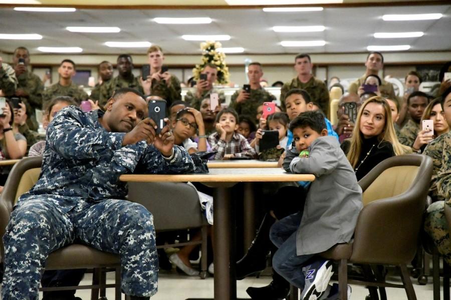 U.S. military personnel and their families listen as U.S. President Barack Obama and First Lady Michelle Obama speak on Christmas day at Marine Corps Base Hawaii during his Christmas holiday vacation in Kailua, Hawaii, December 25, 2016. Barack Obama,Barack Obama final Christmas,Barack Obama tribute to the troops,Barack Obama tribute to troops,U.S. President Barack Obama,Marine Corps Base,Barack Obama Christmas holiday
