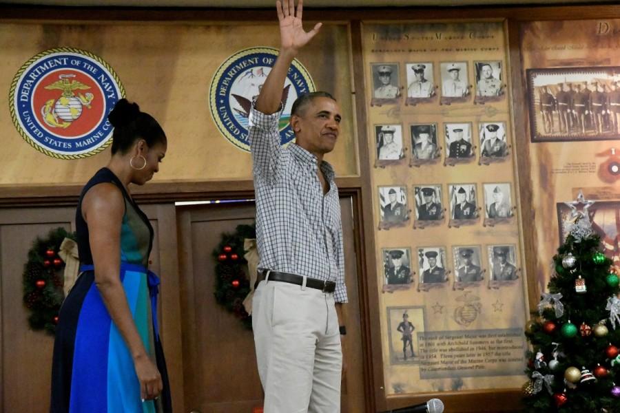 U.S. President Barack Obama waves goodbye after he and First Lady Michelle Obama spoke to U.S. Marines and personnel on Christmas day at Marine Corps Base Hawaii during his Christmas holiday vacation in Kailua, Hawaii, December 25, 2016. Barack Obama,Barack Obama final Christmas,Barack Obama tribute to the troops,Barack Obama tribute to troops,U.S. President Barack Obama,Marine Corps Base,Barack Obama Christmas holiday